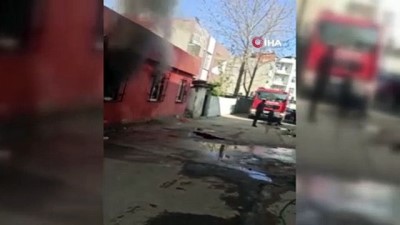 tekerlekli sandalye -  Evini yaktı, söndürmek isteyen itfaiye ekiplerine bıçakla direndi Videosu