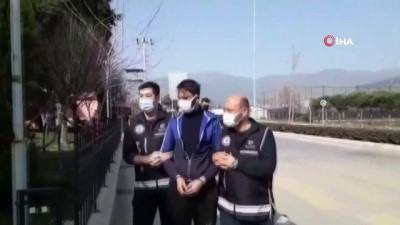 kacakcilik operasyonu -  İzmir'de polisin bulduğu 17 yaşındaki çocuk, ailesine teslim edildi Videosu
