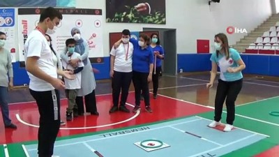 engelli sporcular -  Otizmli çocuklar hemsball ile engelleri aşıyor Videosu