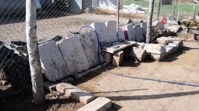  80 yıldır taşlara şekil veriyor