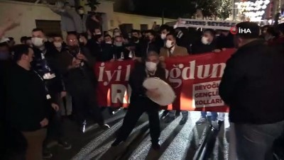 sizce -  AK Partili Gençlerden Cumhurbaşkanı Erdoğan’a İstiklal Caddesinde doğum günü kutlaması Videosu