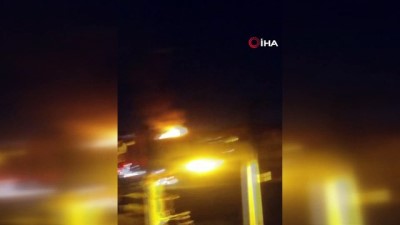 cati yangini -  Arnavutköy’de gece saatlerinde korkutan çatı yangını Videosu
