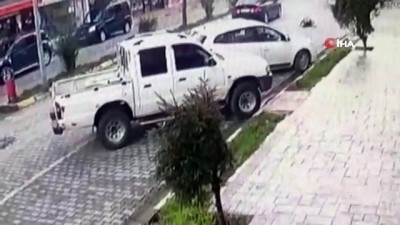 sokak kopegi -  Hamile sokak köpeğinin üzerinden otomobille böyle geçti Videosu