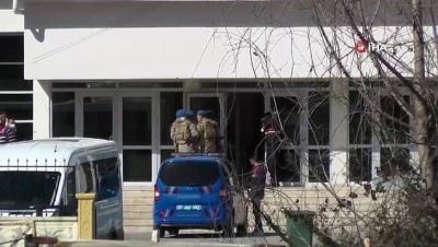 jandarma operasyonu -  Antalya'da kamyon kasasında çok sayıda göçmen yakalandı Videosu