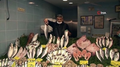  Cumhurbaşkanı Erdoğan, Çengelköy’de balık aldı