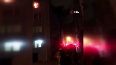 saglik ekibi -  Beyoğlu’nda korkutan yangın: 1 yaralı Videosu