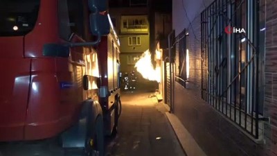 dogalgaz kutusu -  Doğalgaz kutusu patladı, mahalleli sokağa döküldü Videosu