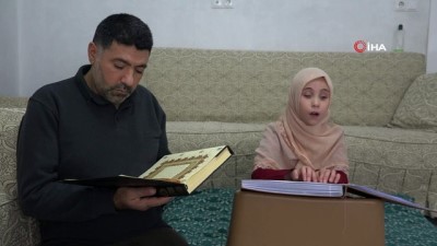  Görme engelli Esmanur uzaktan eğitimle Kuran okumayı öğrendi