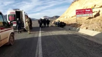 jandarma -  - Siirt’te lastiği patlayan araç takla attı: 2’si ağır 5 yaralı Videosu