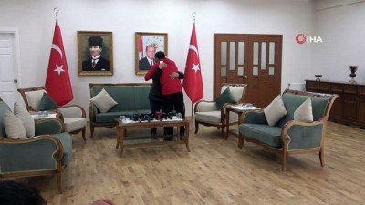 oturma eylemi -  HDP önündeki ailelerin çığlığı PKK’yı bitirme noktasına getirdi, 23’üncü aile evladına kavuştu Videosu