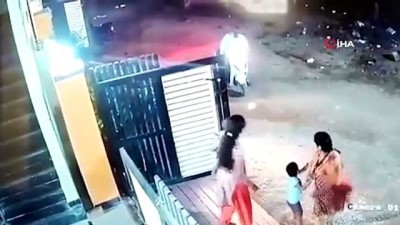  - Hindistan'da baltalı saldırgan sokak ortasında kadına saldırdı