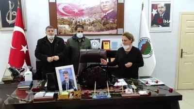 makam odasi -  Belediye personeli, kalp krizi sonucu hayatını kaybeden başkanlarını andı Videosu