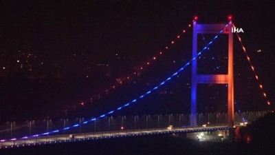 sahil yolu -  FSM Köprüsü 4 Şubat Dünya Kanserler Günü’nde mor ve turuncu ile ışıklandırıldı Videosu