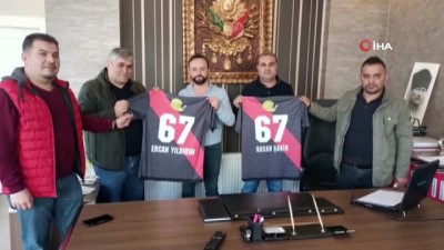 Maden şehidi formaları iş adamlarına dağıtılıyor