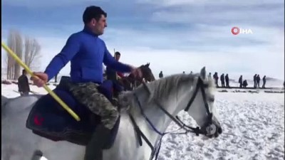 cakal -  Kar üzerinde cirit coşkusu Videosu