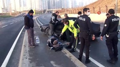 dikkatsizlik -  Kaza yapan sürücü yerde yakınlarıyla görüntülü konuştu Videosu