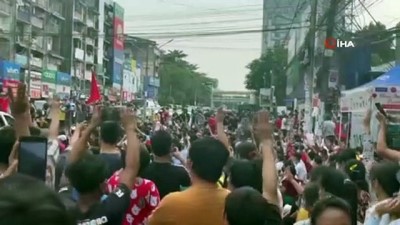 diktatorluk -  - Myanmar'ın en büyük kentinde halk darbeye karşı sokaklarda Videosu