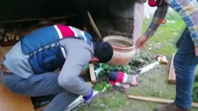 komur sobasi -  Turistlere satacakları uyuşturucu sobadan ve şeker kutusundan çıktı Videosu