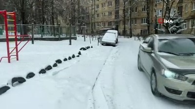  - Ukrayna’da şiddetli kar yağışı hayatı olumsuz etkiledi