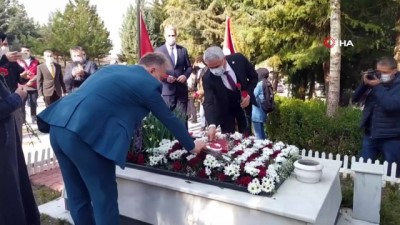 sehadet -  Türkiye’nin ilk şehit kadın pilotu Ayfer Gök, mezarı başında dualarla anıldı Videosu