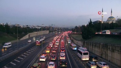  Kısıtlama sonrası İstanbul'da trafik yoğunluğu