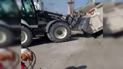 hafriyat kamyonu -  Toprağa saplanan kum yüklü kamyon yan yattı Videosu