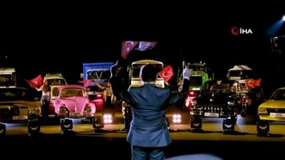 istiklal marsi -  Belediye hizmet araçları ve nostaljik arabaların kornaları ile İstiklal Marşı'nı çaldılar Videosu