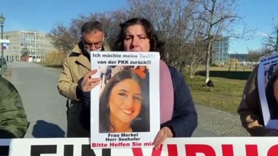BERLİN - Almanya'da PKK tarafından kızı kaçırılan anne eylemini sürdürüyor