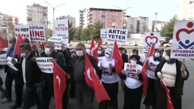 son darbe - Diyarbakır annelerinden evlat nöbetinin 555'inci gününde 'Teröre Lanet' yürüyüşü Videosu