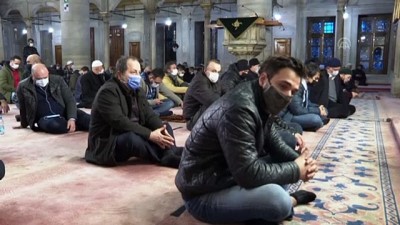 İSTANBUL - Eyüp Sultan Camisi'nde Miraç Kandili dualarla idrak edildi
