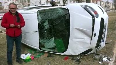  Otomobil ile hafif ticari araç çarpıştı: 3 yaralı