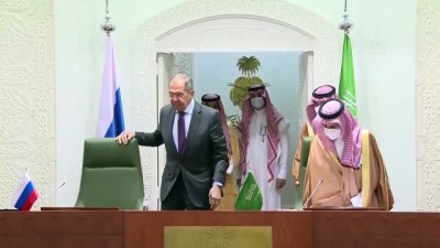 RİYAD - Lavrov, Yemen meselesinde tarafların uluslararası insancıl hukuka uymaları gerektiğini söyledi