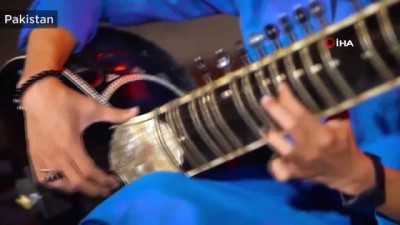  Bakan Çavuşoğlu'ndan İstiklal Marşı'nın 100. yılı paylaşımı