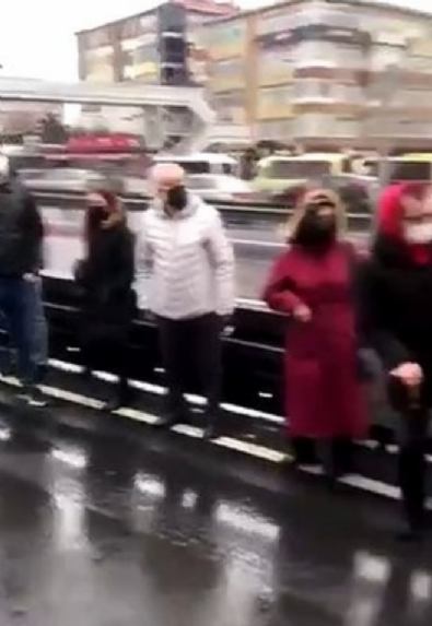 İstanbul'da metrobüste korkutan manzara! İBB yine halk sağlığını tehlikeye atıyor!
