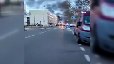 polis araci -  - Lyon'da tansiyon yükseldi, araçlar ateşe verildi Videosu