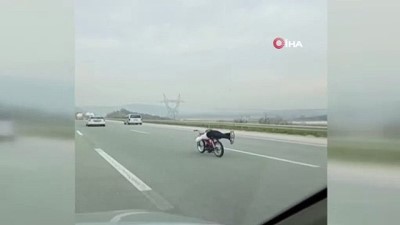 motosiklet surucusu -  Otobanda ölüme böyle meydan okudu Videosu