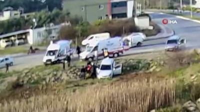 saglik ekibi -  Otomobil ticari araçla çarpıştı :3  yaralı Videosu