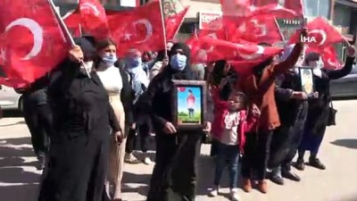 sehit yakinlari -  Şırnak anneleri 'Kahrolsun PKK' sloganlarıyla yürüdü Videosu