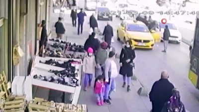 taksi soforu -  ‘Taksi ilerlemiyor’ deyip hem şoförü hem yanındaki kadını dövdü Videosu