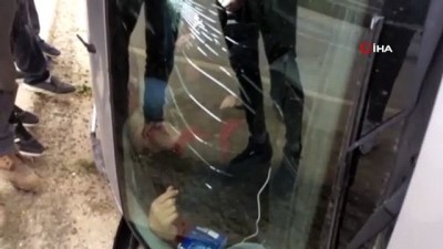 direksiyon -  Tekerleği kopan araçta sıkıştı, dakikalarca kurtarılmayı bekledi Videosu