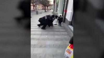 hickirik -  - Çekya'da maskesiz bir kişi çocuğunun gözleri önünde gözaltına alındı Videosu