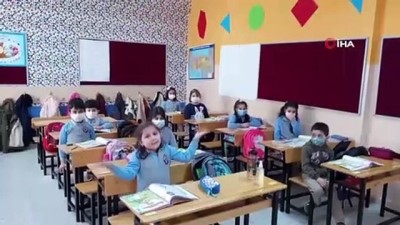 kucuk kiz -  Duygulandıran İstiklal Marşı klibi Videosu