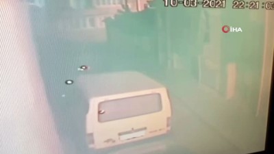  Gençlerin bıçaklı, sopalı kavgasında kan aktı: 2 yaralı