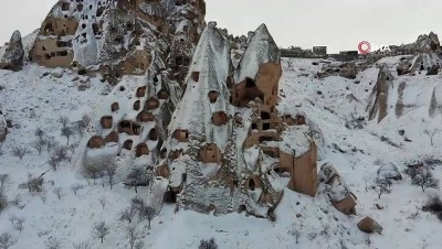  Karla kaplı peribacalarından kartpostallık görüntüler