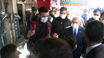  Kılıçdaroğlu'na esnaf ziyaretinde kokoreç ikramı