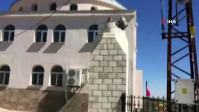 cami bahcesi -  Minare evin üzerine devrildi Videosu