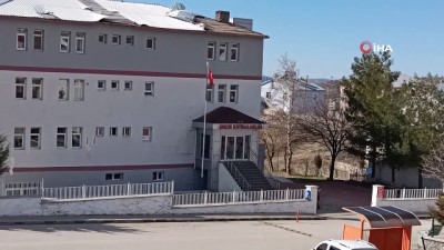 gard -  Sincik’te kaymakamlık çatısı ve okulunun çatısı uçtu Videosu