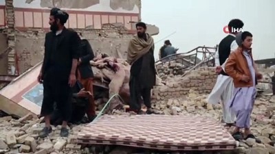  - Afganistan'da polis karakoluna bombalı saldırı: 8 ölü, 53 yaralı