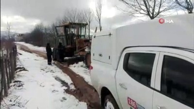  - Arızaya giden elektrik arıza ekipleri karda mahsur kaldı