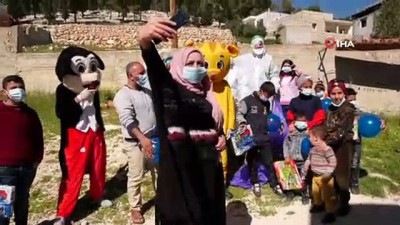  - Batı Şeria’da sağlıkçılardan Covid-19 hastası çocuklara moral ziyareti